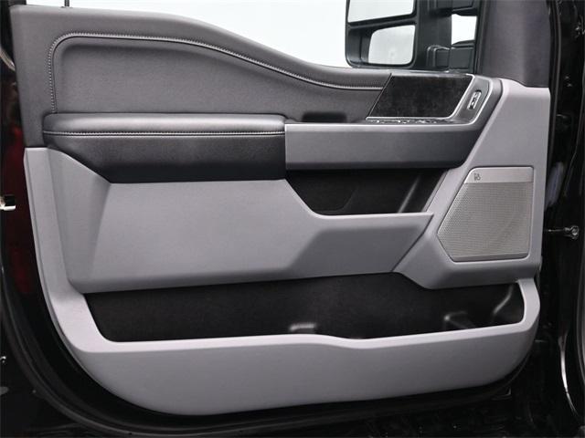 Photo of 2023 Agate Black Metallic Ford F-250