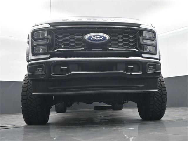 Photo of 2023 Agate Black Metallic Ford F-250