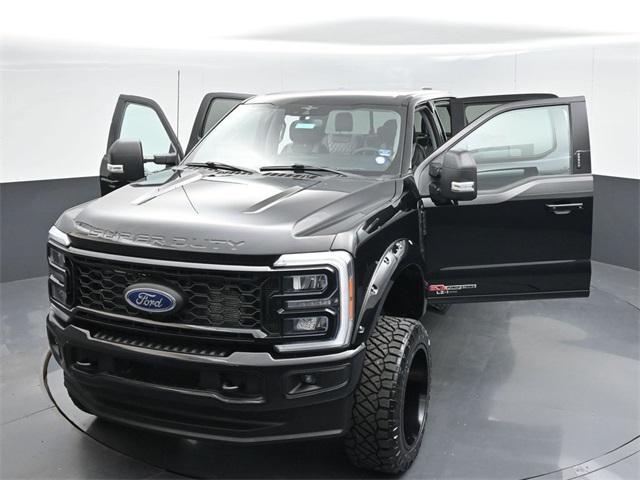 Photo of 2023 Agate Black Metallic Ford F-250