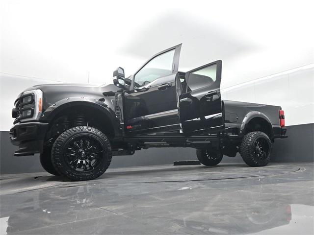 Photo of 2023 Agate Black Metallic Ford F-250