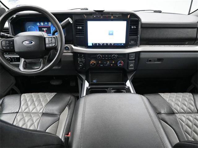 Photo of 2023 Agate Black Metallic Ford F-250