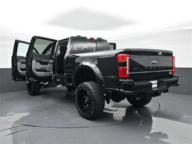 Photo of 2023 Agate Black Metallic Ford F-250