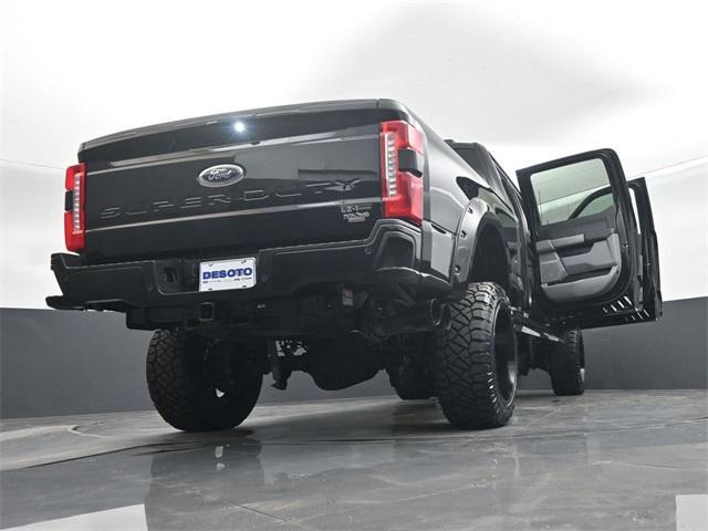 Photo of 2023 Agate Black Metallic Ford F-250