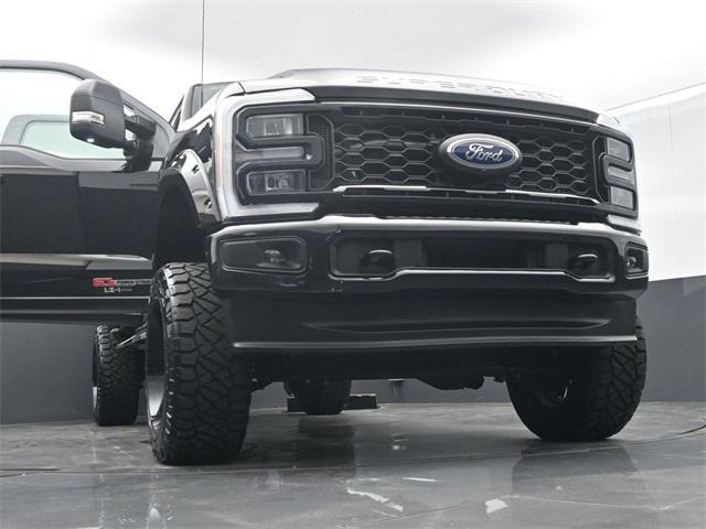 Photo of 2023 Agate Black Metallic Ford F-250