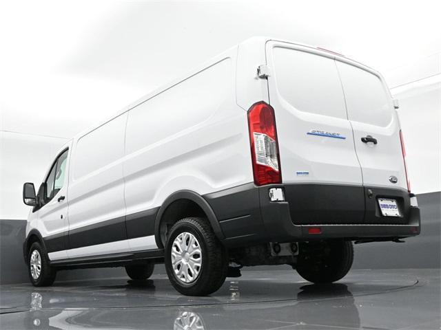 Photo of 2022 Oxford White Ford Transit-350