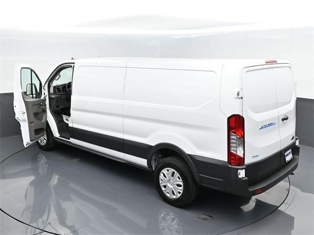 Photo of 2022 Oxford White Ford Transit-350