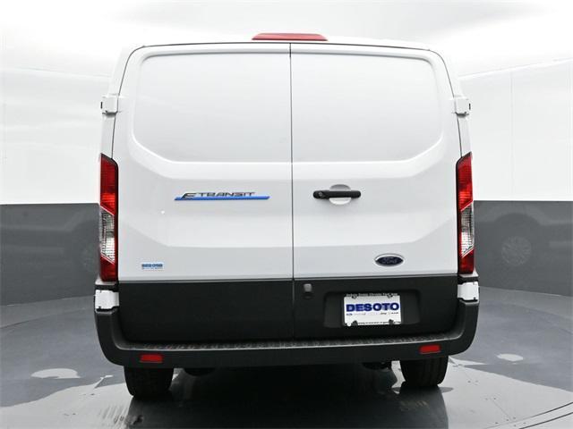 Photo of 2022 Oxford White Ford Transit-350
