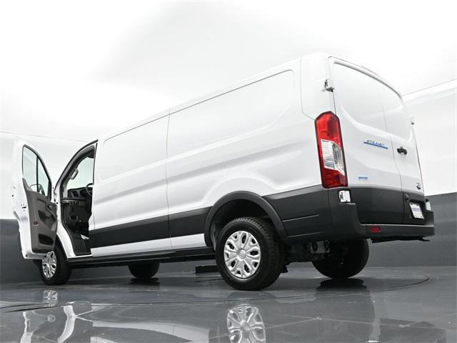Photo of 2022 Oxford White Ford Transit-350