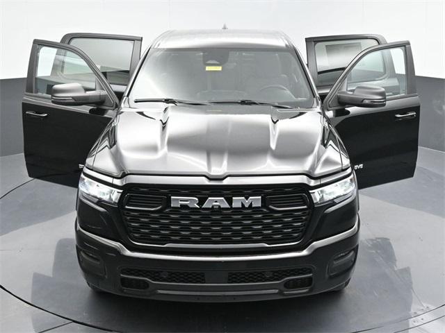 Photo of 2025 Diamond Black Crystal Pearlcoat RAM 1500