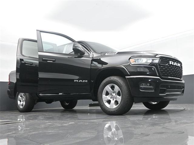 Photo of 2025 Diamond Black Crystal Pearlcoat RAM 1500