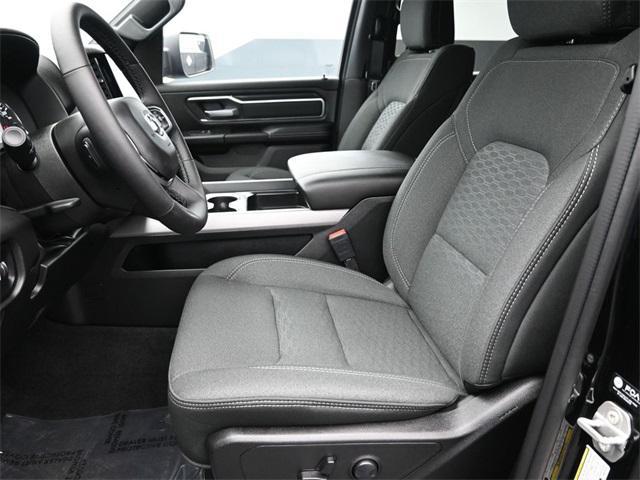 Photo of 2025 Diamond Black Crystal Pearlcoat RAM 1500