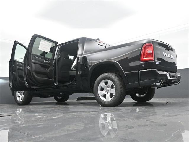 Photo of 2025 Diamond Black Crystal Pearlcoat RAM 1500