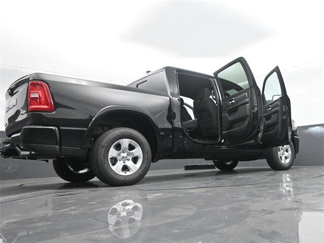 Photo of 2025 Diamond Black Crystal Pearlcoat RAM 1500