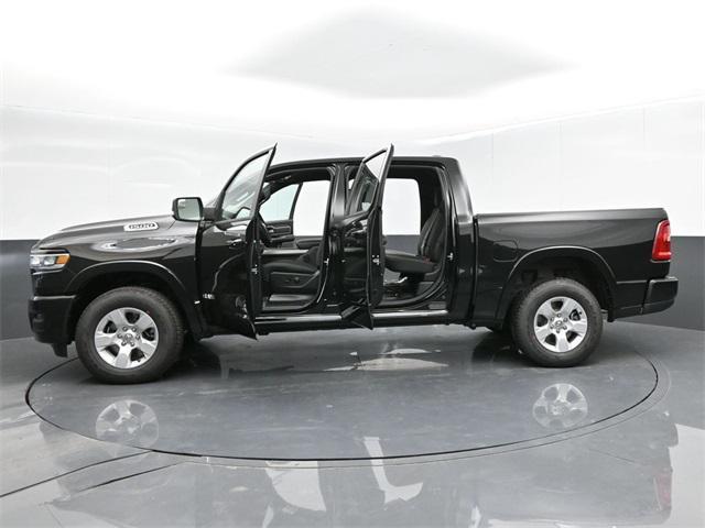 Photo of 2025 Diamond Black Crystal Pearlcoat RAM 1500