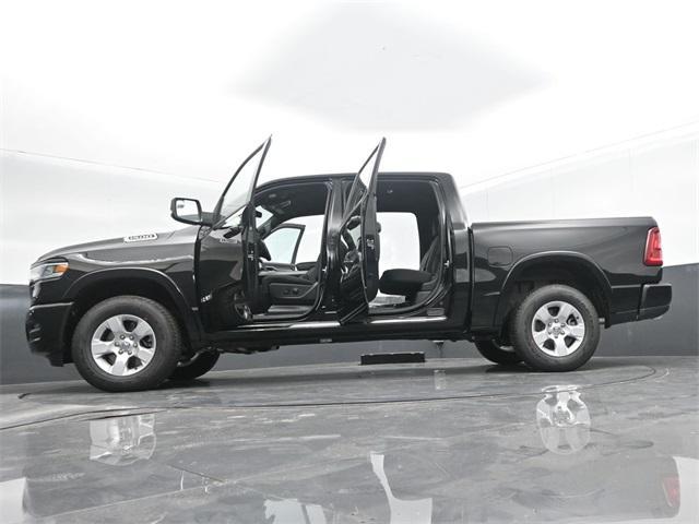 Photo of 2025 Diamond Black Crystal Pearlcoat RAM 1500