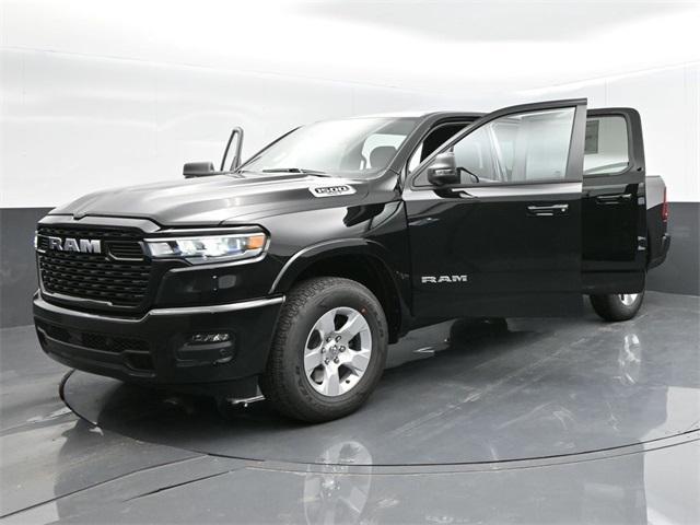 Photo of 2025 Diamond Black Crystal Pearlcoat RAM 1500