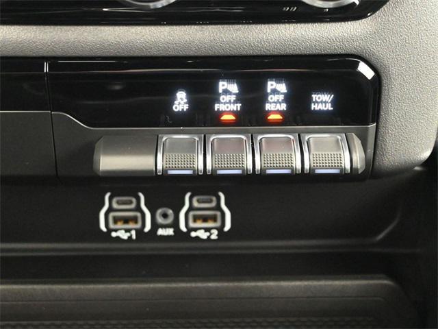 Photo of 2025 Diamond Black Crystal Pearlcoat RAM 1500
