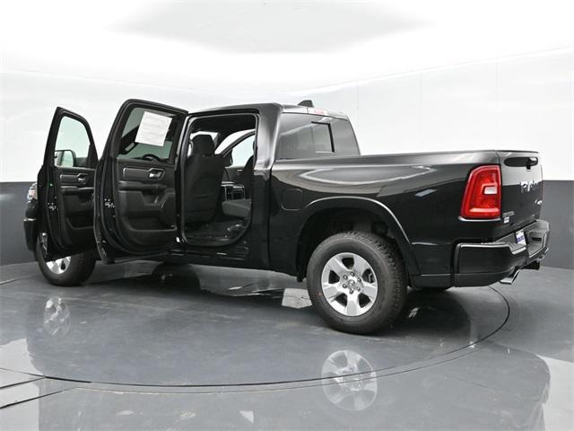 Photo of 2025 Diamond Black Crystal Pearlcoat RAM 1500