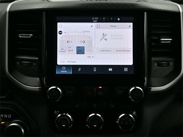Photo of 2025 Diamond Black Crystal Pearlcoat RAM 1500