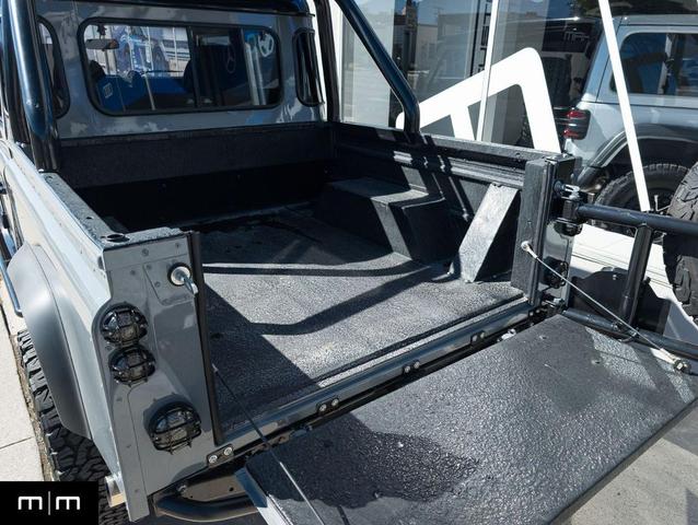 Photo of 1993 GRAY Land Rover Defender