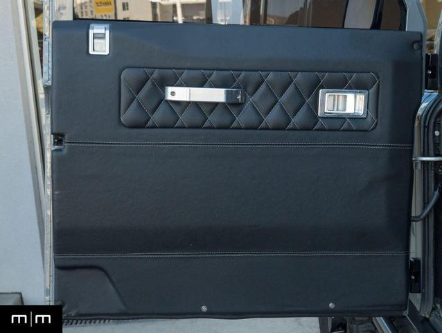 Photo of 1993 GRAY Land Rover Defender