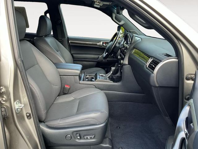 Photo of 2023 Atomic Silver Lexus GX 460