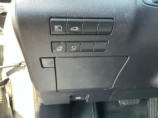 Photo of 2022 Atomic Silver Lexus RX 350