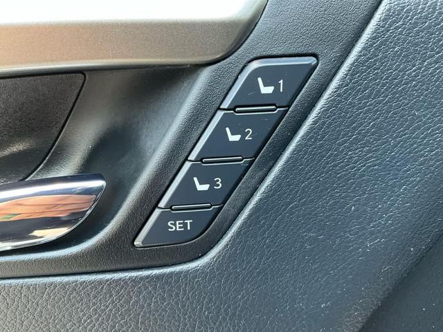 Photo of 2022 Atomic Silver Lexus RX 350