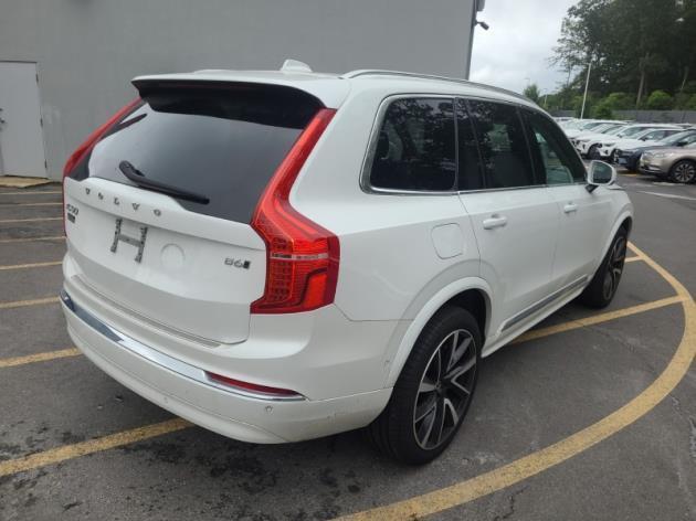 Photo of 2024 Crystal White Metallic Volvo XC90