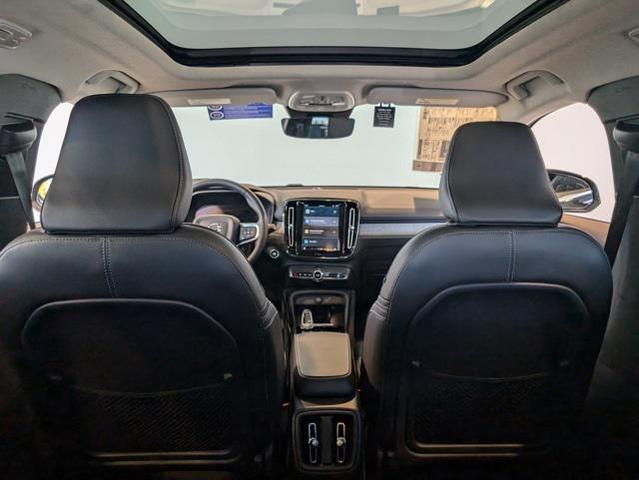 Photo of 2025 Onyx Black Metallic Volvo XC40