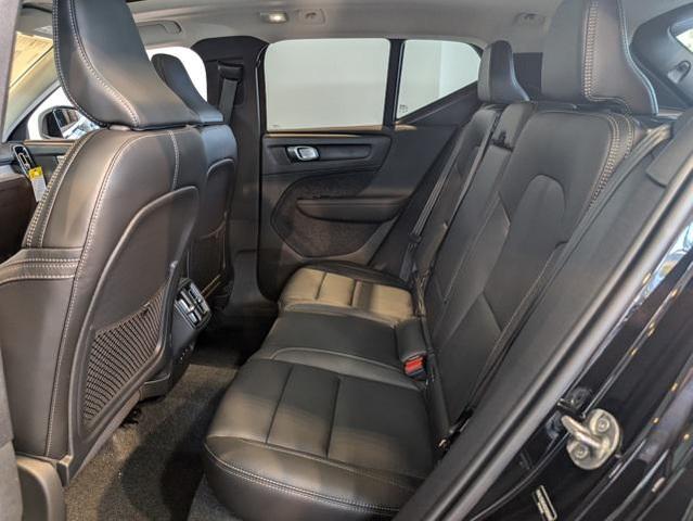 Photo of 2025 Onyx Black Metallic Volvo XC40