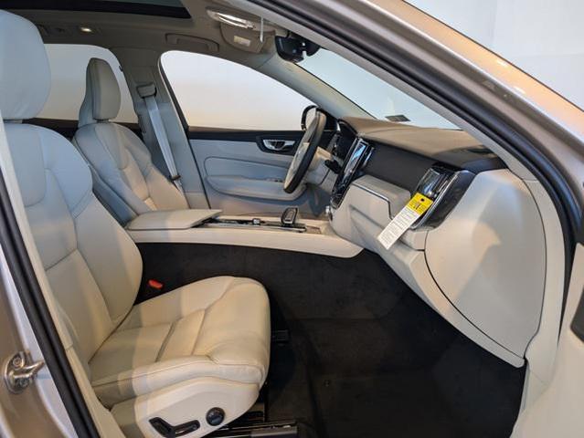 Photo of 2025 Gray Volvo XC60