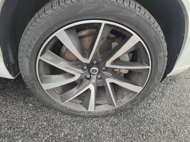 Photo of 2024 Crystal White Metallic Volvo XC90