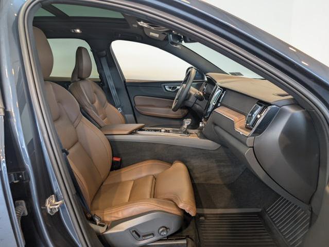 Photo of 2021 Denim Blue Metallic Volvo XC60