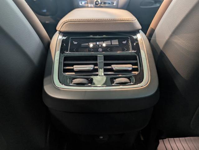 Photo of 2021 Denim Blue Metallic Volvo XC60