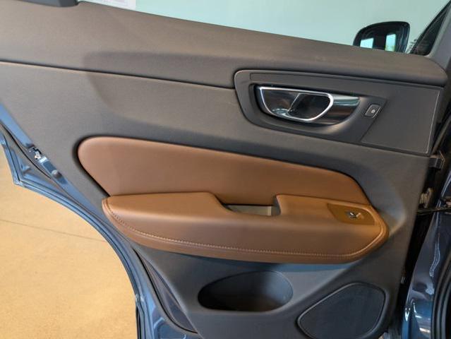 Photo of 2021 Denim Blue Metallic Volvo XC60