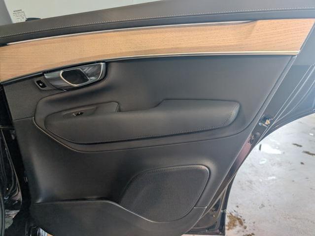 Photo of 2026 Onyx Black Metallic Volvo XC90