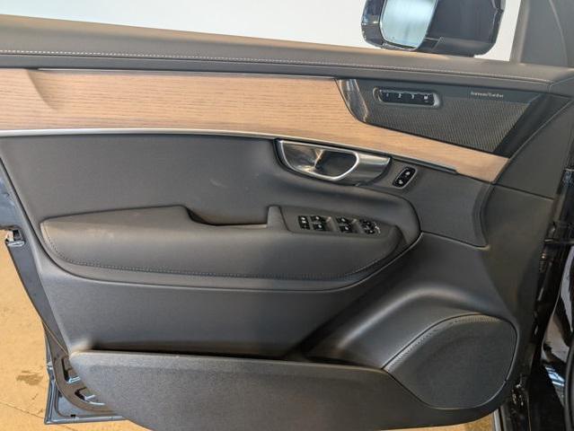 Photo of 2026 Onyx Black Metallic Volvo XC90