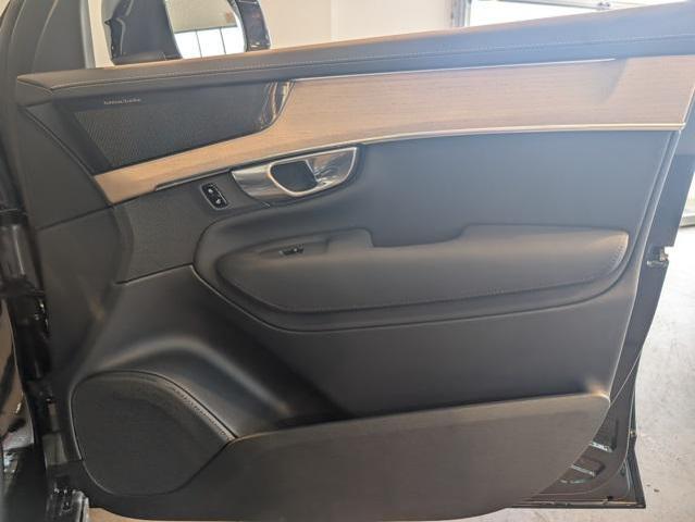 Photo of 2026 Onyx Black Metallic Volvo XC90