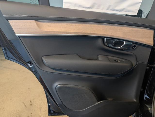 Photo of 2026 Onyx Black Metallic Volvo XC90