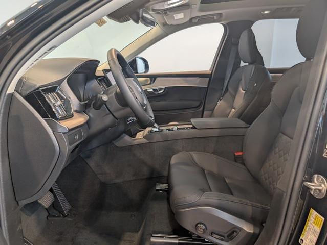 Photo of 2026 Onyx Black Metallic Volvo XC90
