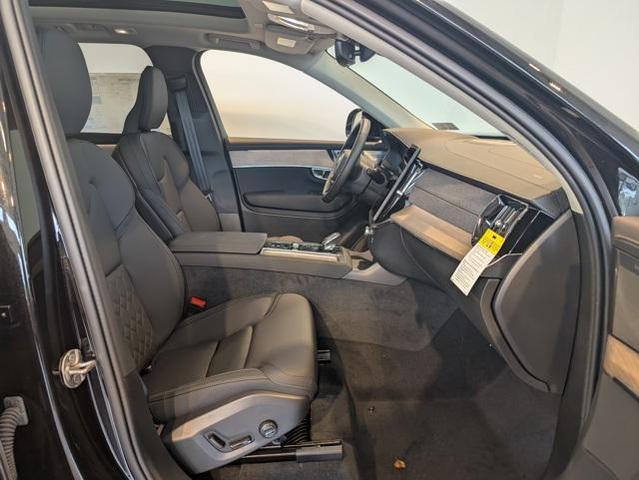 Photo of 2026 Onyx Black Metallic Volvo XC90