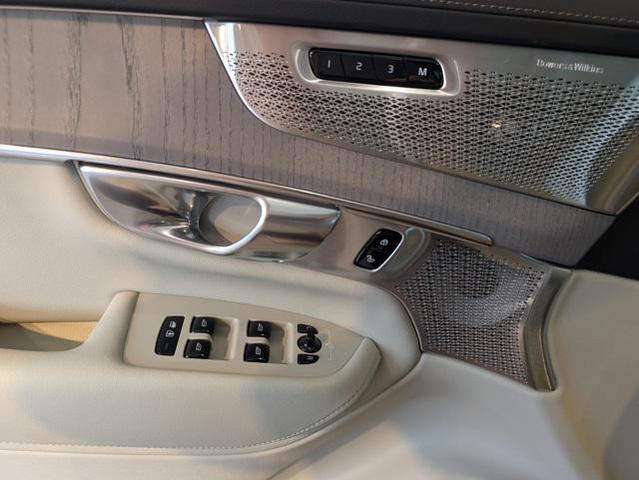 Photo of 2026 Onyx Black Metallic Volvo XC90