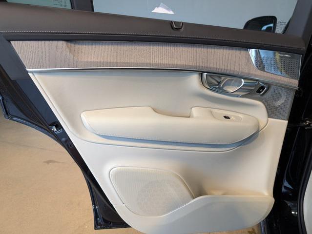 Photo of 2026 Onyx Black Metallic Volvo XC90