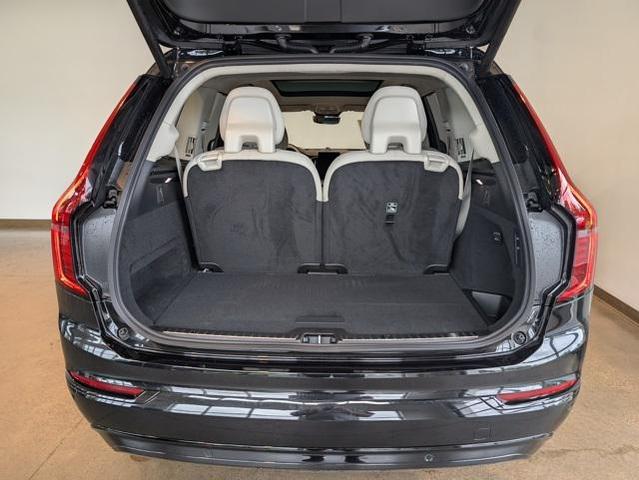 Photo of 2026 Onyx Black Metallic Volvo XC90