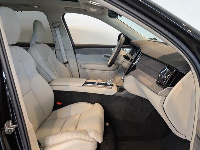 Photo of 2026 Onyx Black Metallic Volvo XC90
