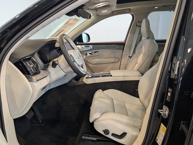 Photo of 2026 Onyx Black Metallic Volvo XC90