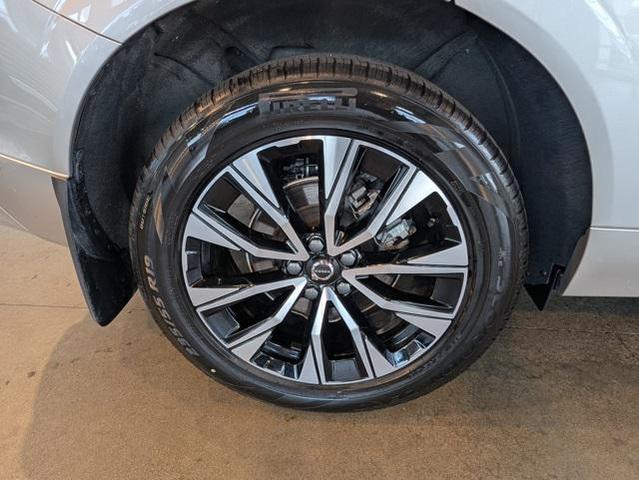 Photo of 2025 Gray Volvo XC60