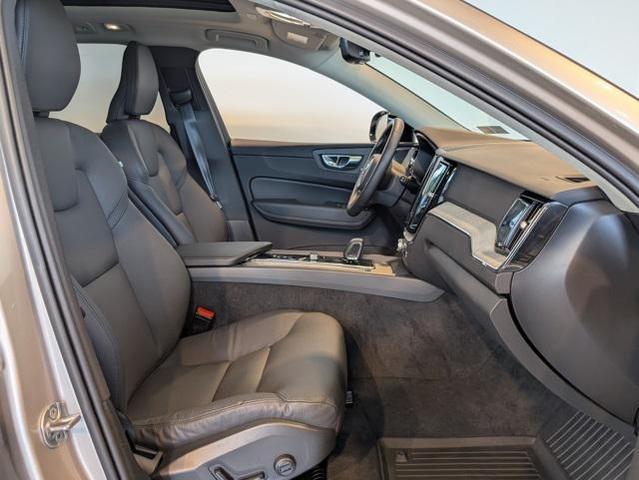 Photo of 2025 Gray Volvo XC60