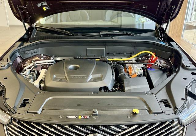 Photo of 2025 Mulberry Red Metallic Volvo XC90 Plug-In Hybrid